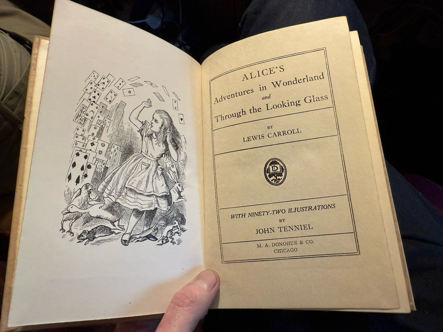 Alice's Adventures in Wonderland & Through the Looking-Glass : Lewis Carroll
