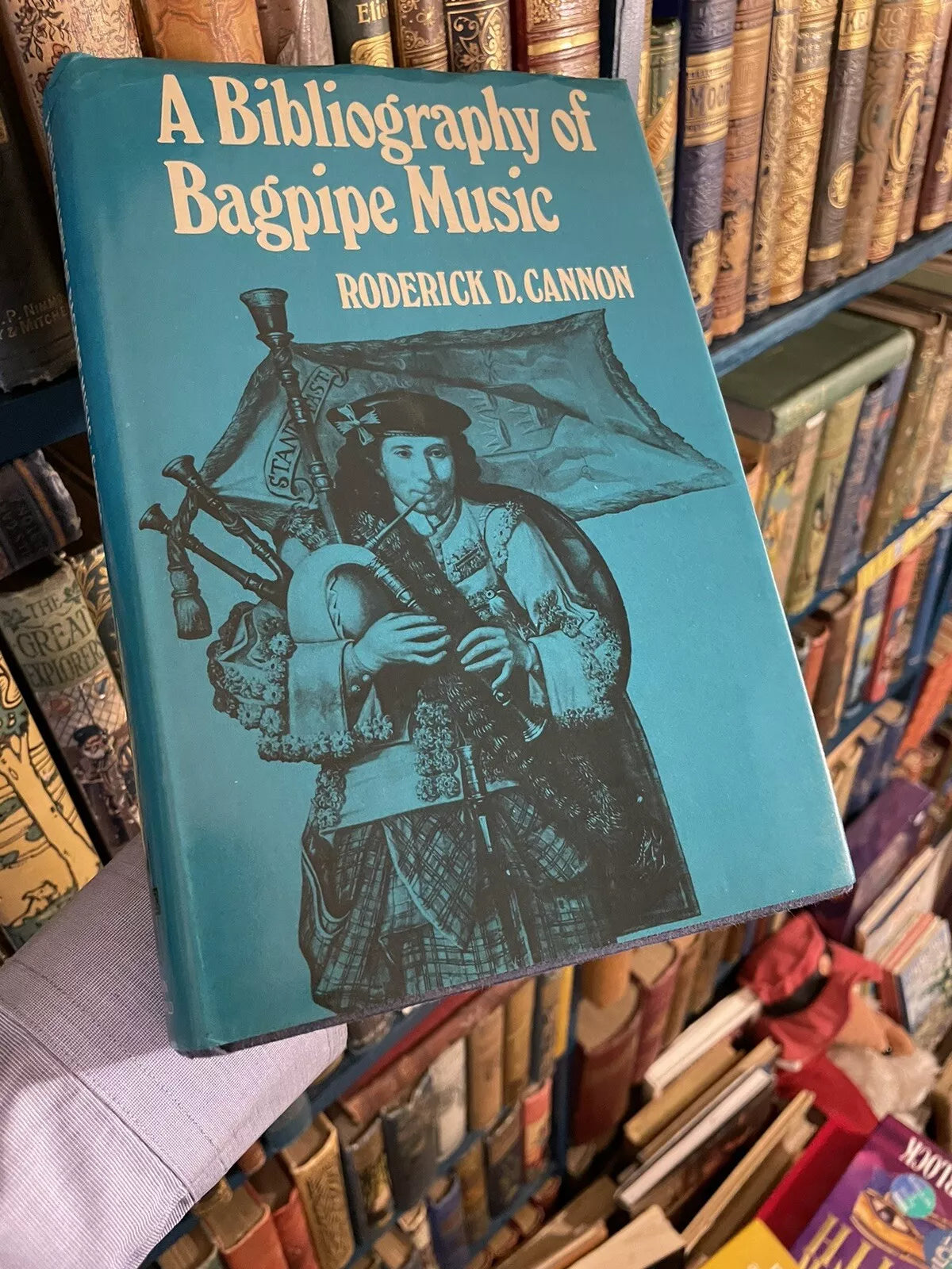 A Bibliography of Bagpipe Music : Roderick D Cannon : Piobaireachd : Scotland