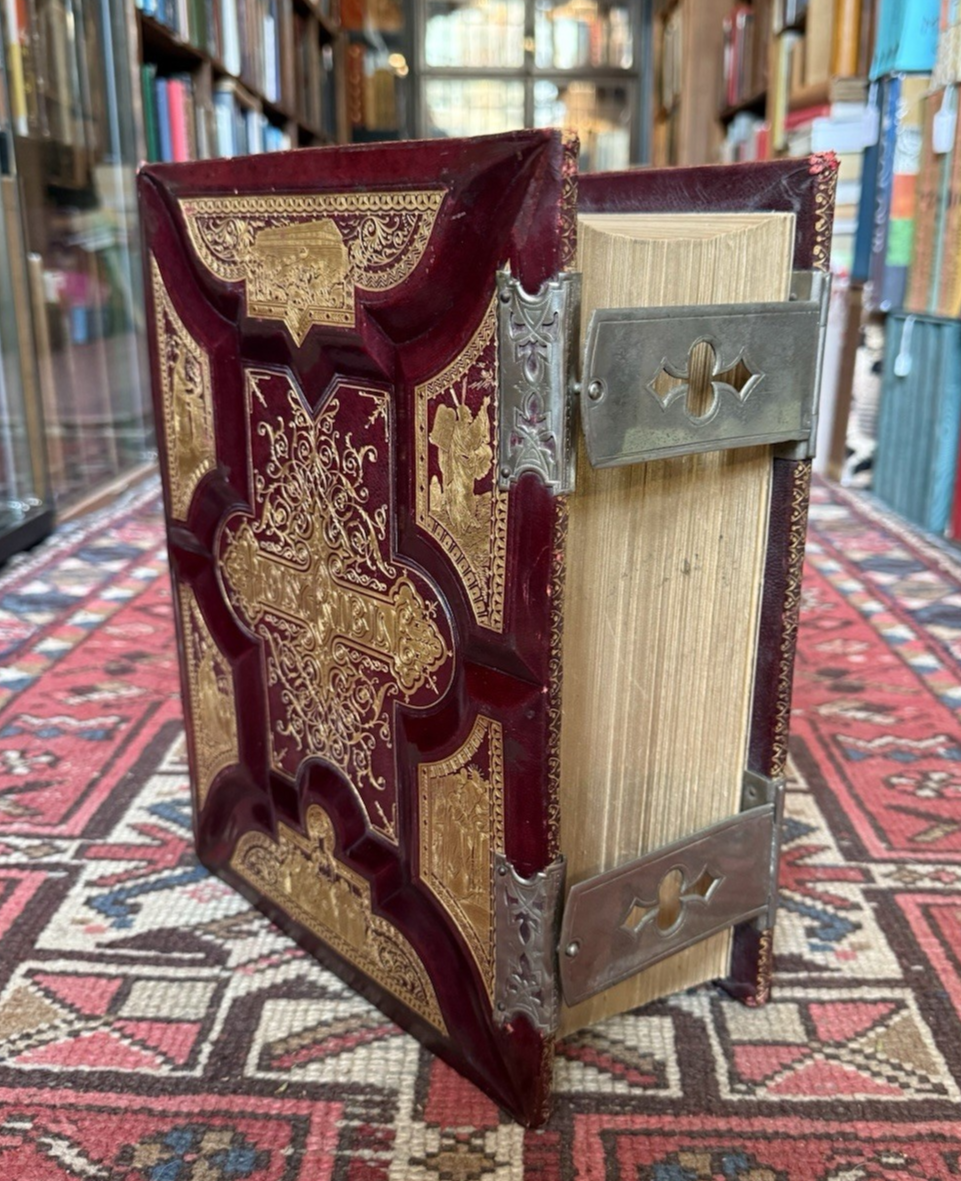 EXQUISITE Large Clasped HOLY BIBLE : Sculpted Boards : 16.4kg : 5.5 Inches Thick