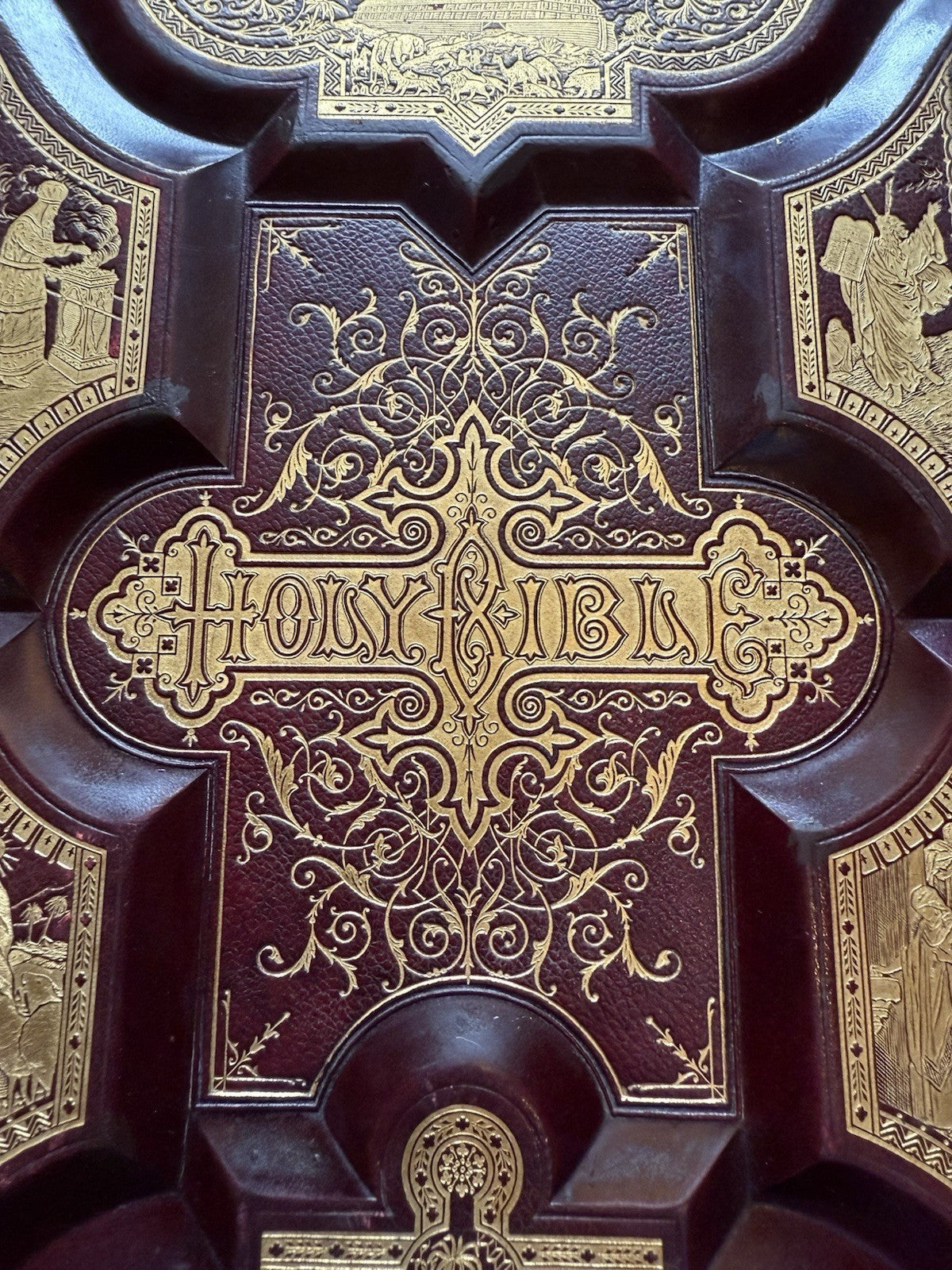 EXQUISITE Large Clasped HOLY BIBLE : Sculpted Boards : 16.4kg : 5.5 Inches Thick