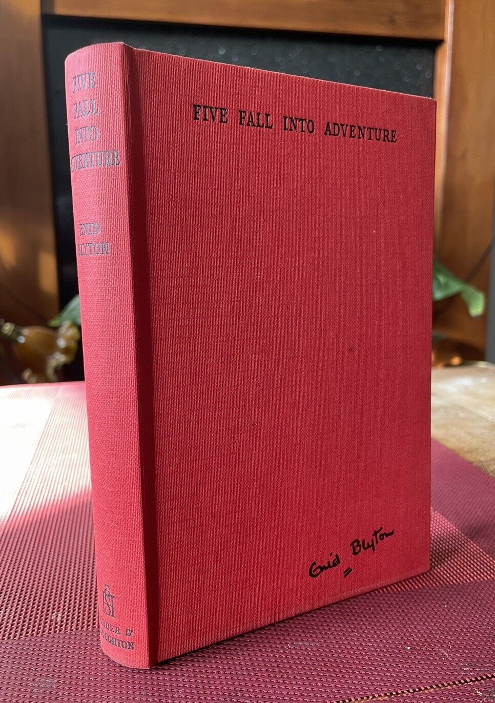Enid Blyton : Five Fall Into Adventure : 1st Edition 1950 : VG in Dust Jacket