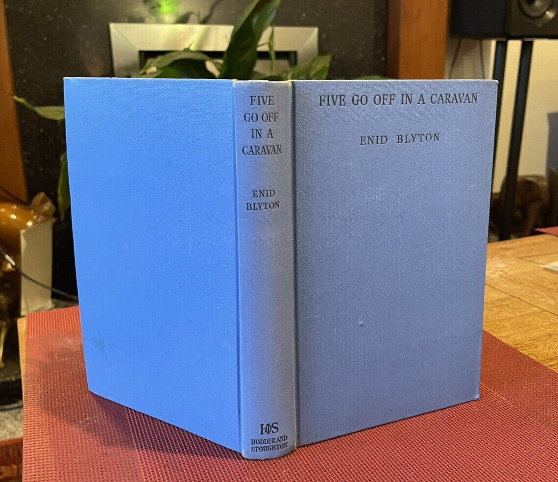 Enid Blyton : Five go off in a Caravan : 1st Edition 1946 : Good Copy