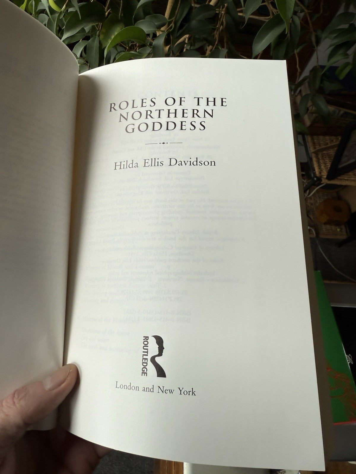 Roles of the Northern Goddess : Hilda Ellis Davidson : Illustrated 1998