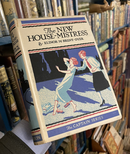 1928 Elinor M. Brent-Dyer : The New House Mistress : The Captain Series