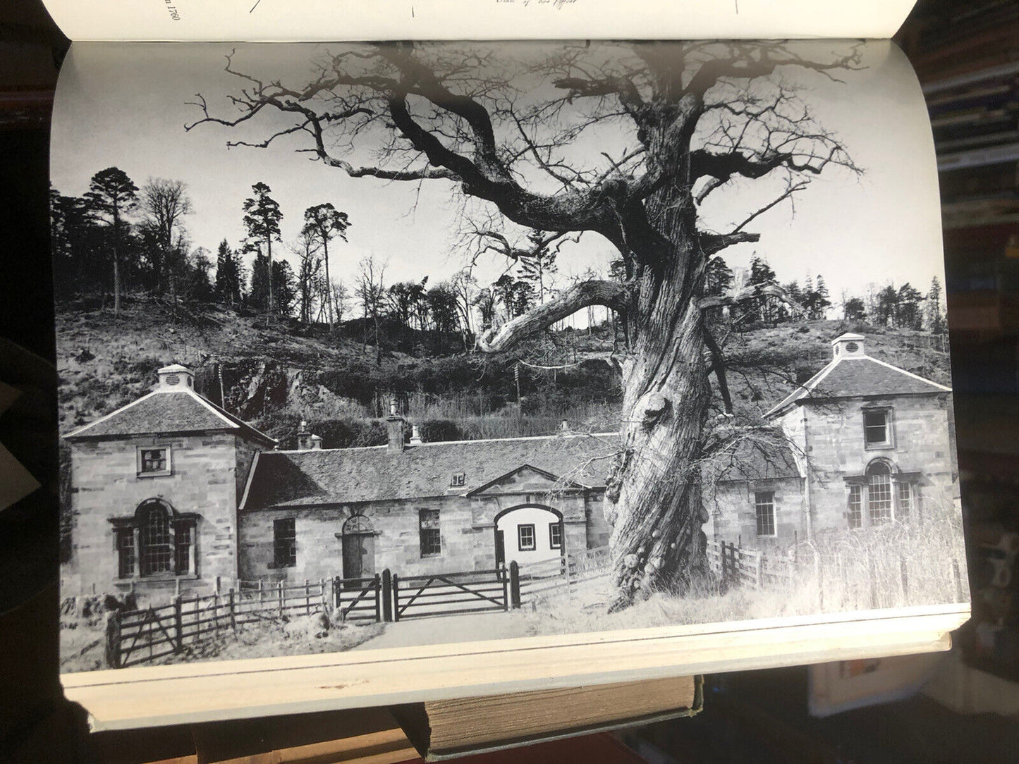 INVERARAY AND THE DUKES OF ARGYLL Lindsay & Cosh WEST HIGHLAND TOWN Scotland