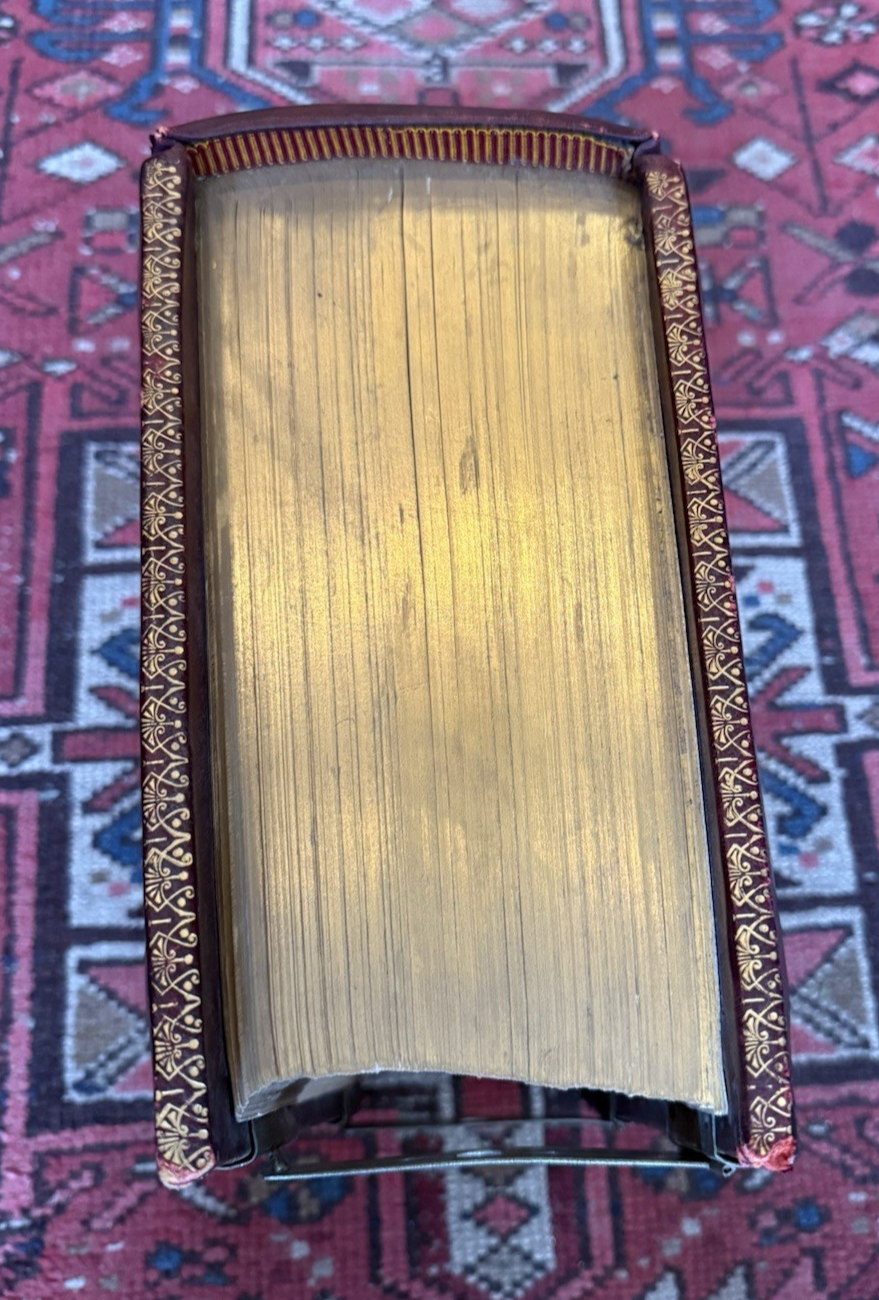 EXQUISITE Large Clasped HOLY BIBLE : Sculpted Boards : 16.4kg : 5.5 Inches Thick