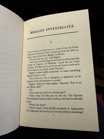 Biggles Investigates : Captain W. E. Johns : VGC First Edition 1964