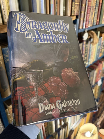 Dragonfly in Amber : Diana Gabaldon (SIGNED) 1st/1st Edition : Outlander Series