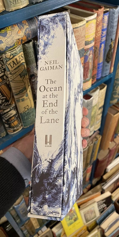 Neil Gaiman : The Ocean at the End of the Lane : Signed & Numbered Slipcase