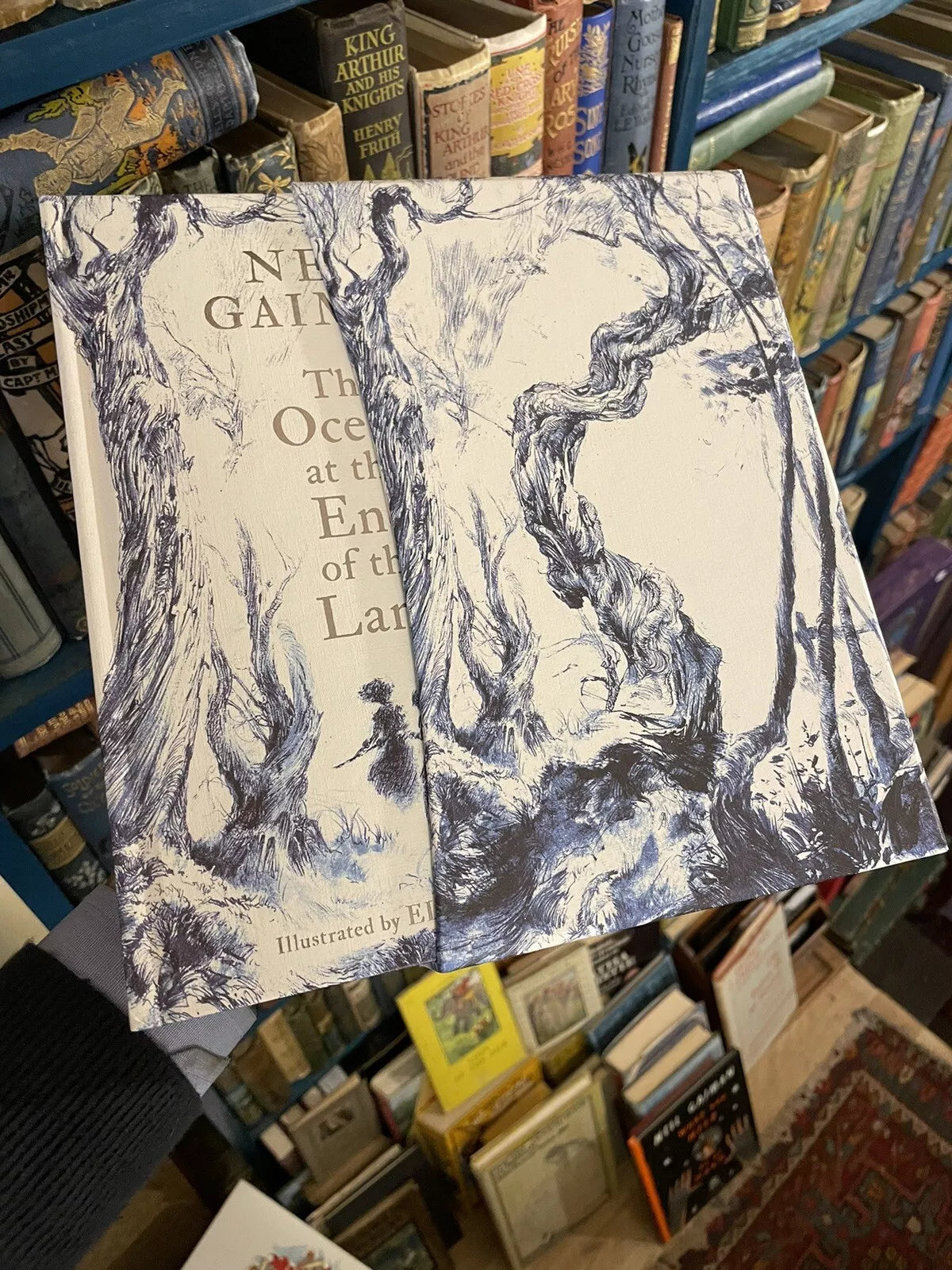 Neil Gaiman : The Ocean at the End of the Lane : Signed & Numbered Slipcase