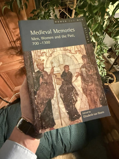 Medieval Memories : Men, Women, and the Past, 700-1300 : Van Houts: PB: VGC