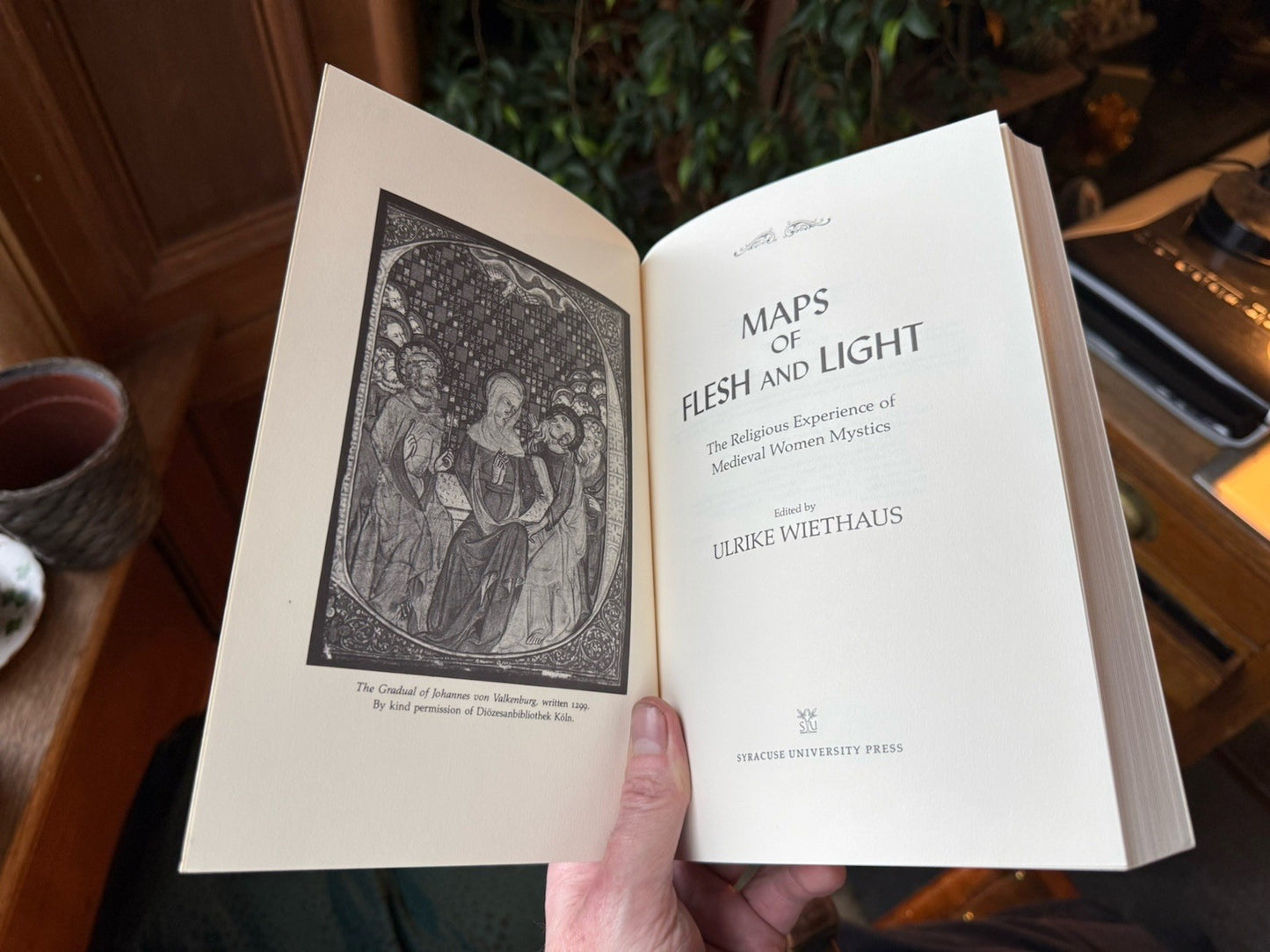 Maps of Flesh and Light : Religious Experience of Medieval Women Mystics