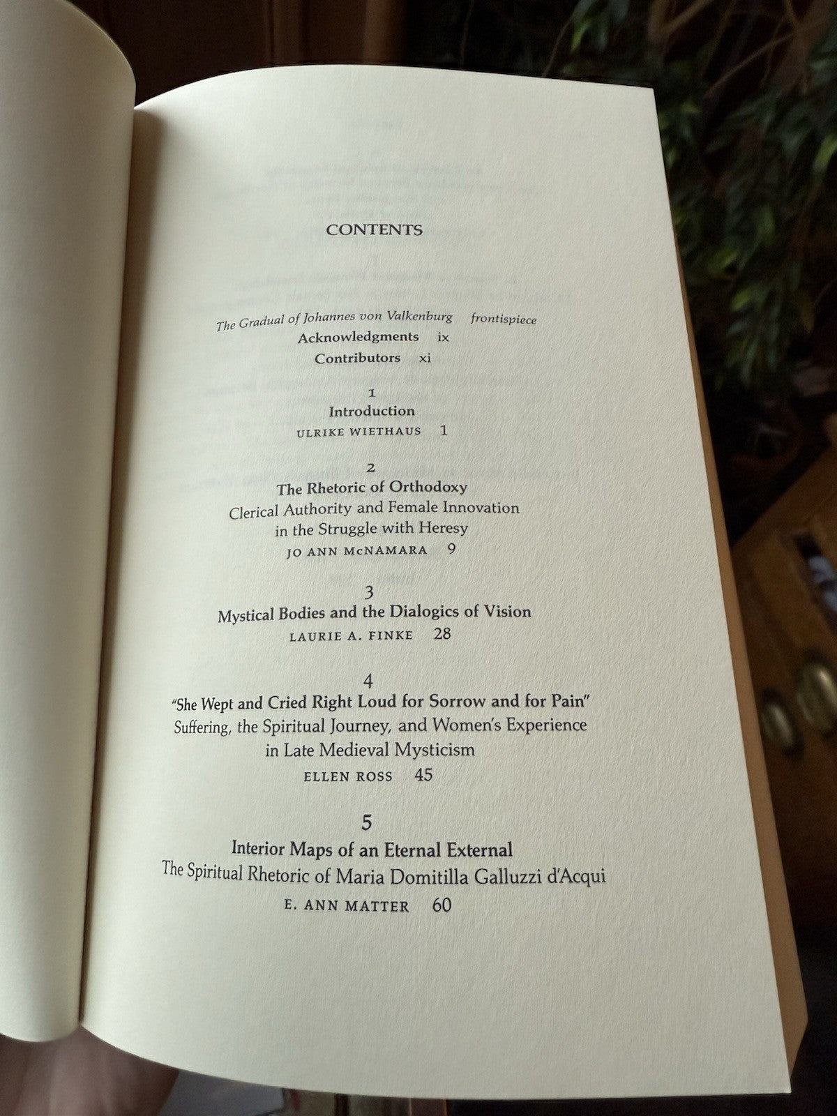 Maps of Flesh and Light : Religious Experience of Medieval Women Mystics