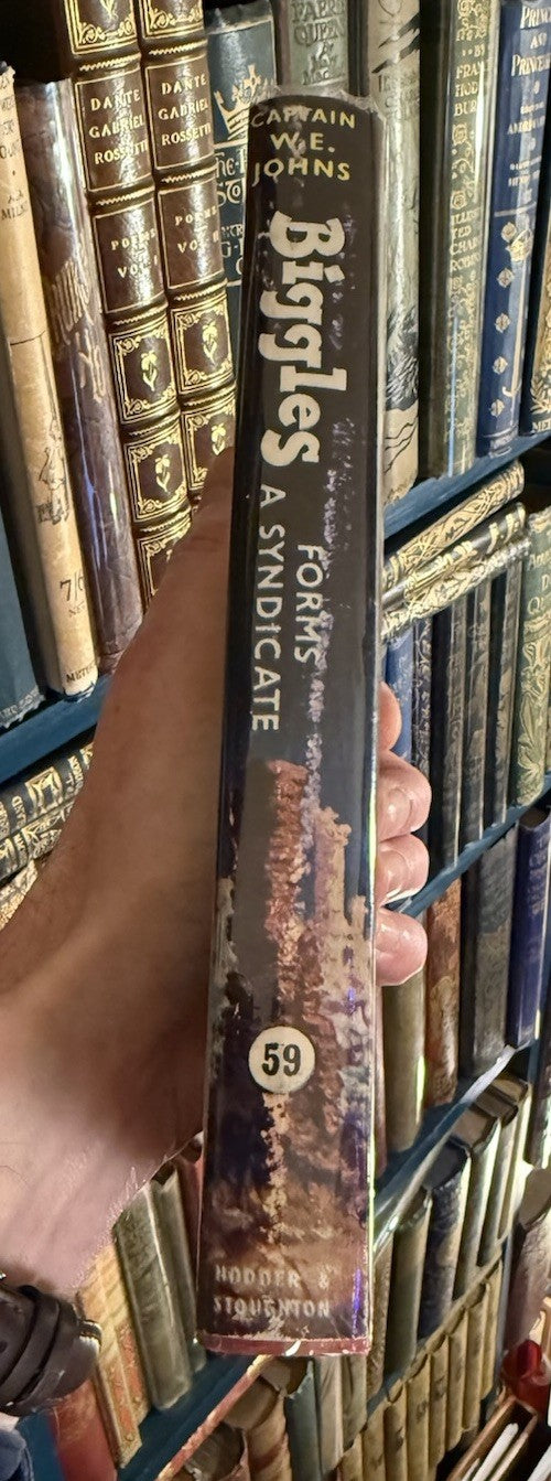 Biggles Forms a Syndicate : Captain W. E. Johns : VGC 1st Ed 1961