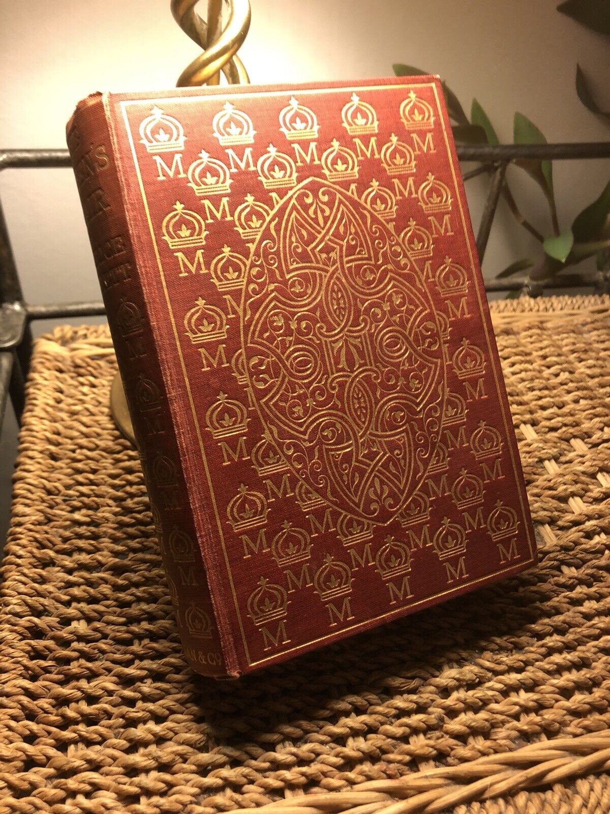 1904 THE QUEEN'S QUAIR Stunning Macmillan Gilt Cloth Binding MAURICE HEWLETT