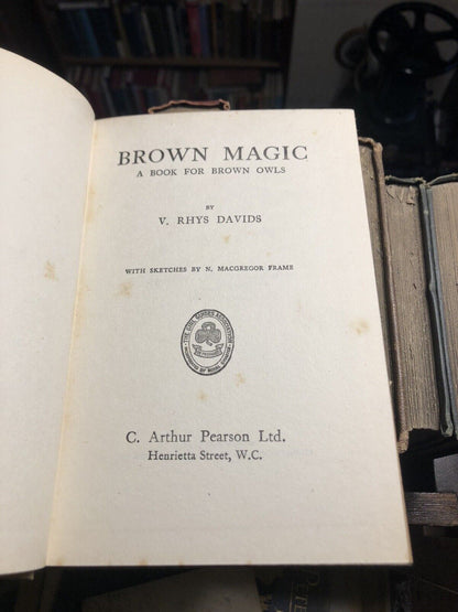 1928 BROWN MAGIC A Book for Brown Owls BROWNIES Guides Movement SCARCE IN JACKET